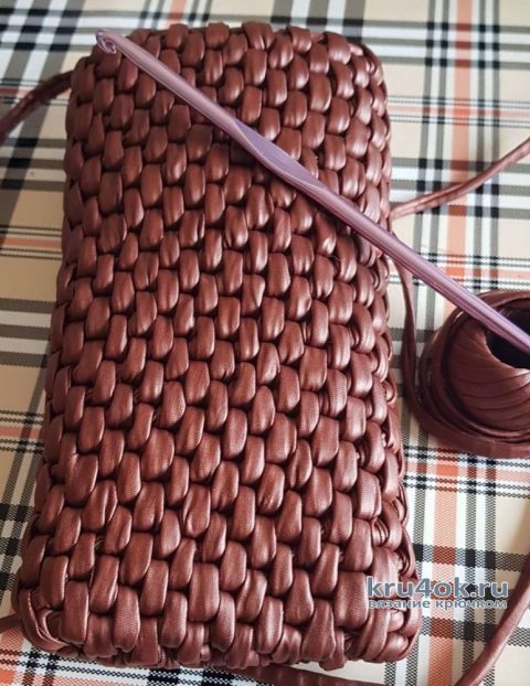 Чехол для телефона из пряжи Maccaroni Leather Look. Работа Christina Dorhuso вязание и схемы вязания