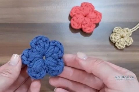 Как связать крючком цветок из трикотажной пряжи, видео-урок вязание и схемы вязания
