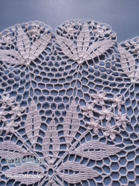 Круглая салфетка с цветочными мотивами. Работа Татьяны Макаровой вязание и схемы вязания