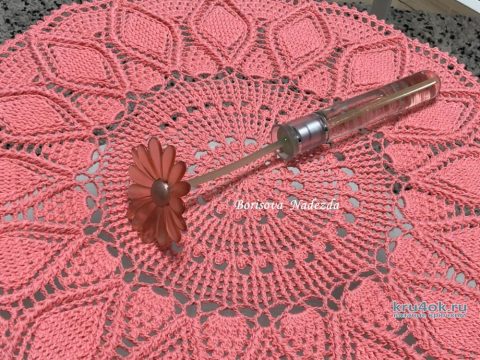 Очаровательная рельефная салфетка крючком Лилия. Работа Надежды Борисовой вязание и схемы вязания
