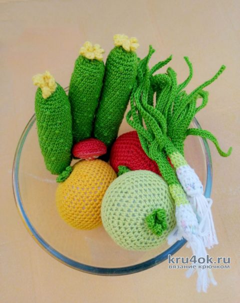 Вязанная крючком еда. Овощи для салата. Работа Светланы вязание и схемы вязания