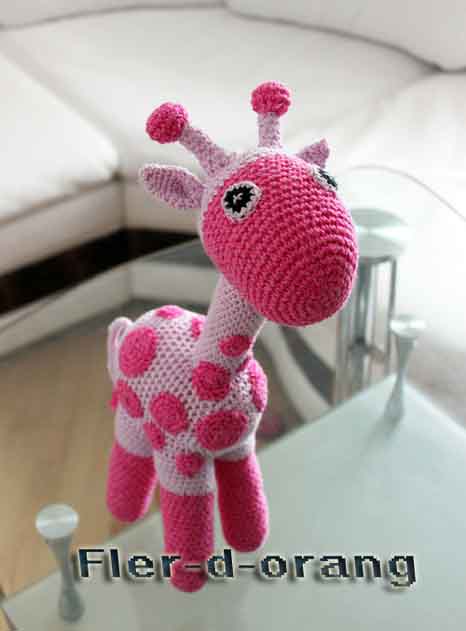 Розовый жираф крючком