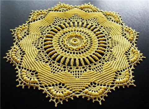 Салфетка "Ruby" из альбома Doilies with a Twist