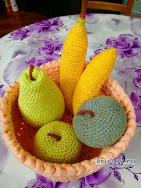 Вязанная крючком еда - корзина с фруктами. Работа Светланы вязание и схемы вязания