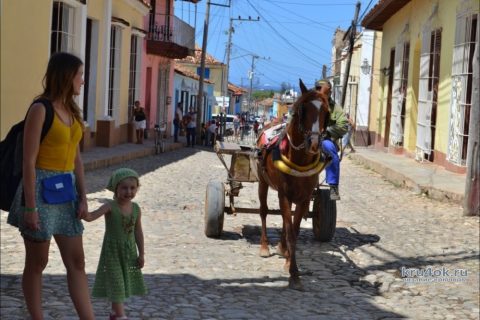 Летний сарафан и косынка для девочки, связанные крючком. Работы Светланы вязание и схемы вязания