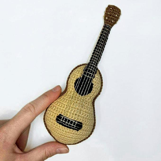 Амигуруми гитара крючком